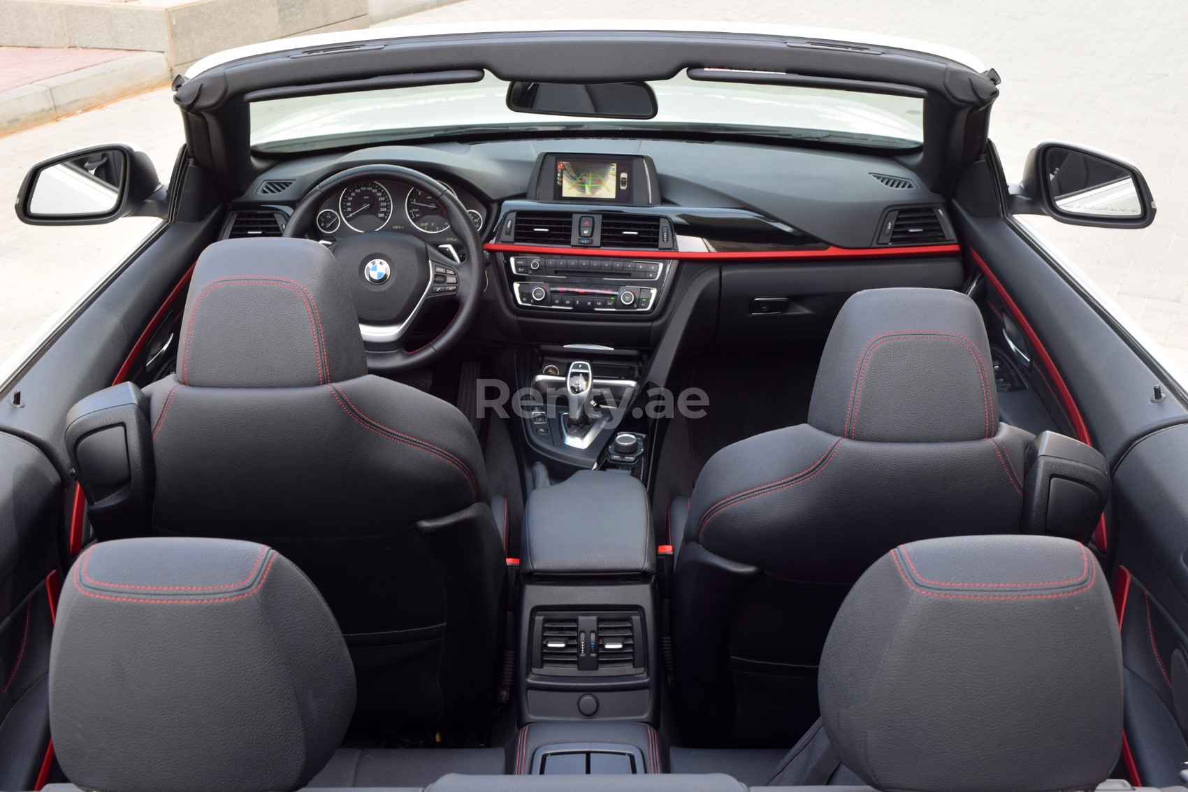 Bianca BMW 420i Cabrio in affitto a Sharjah 4