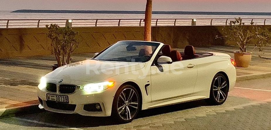 أبيض BMW 435i Convertible للإيجار في دبي 1