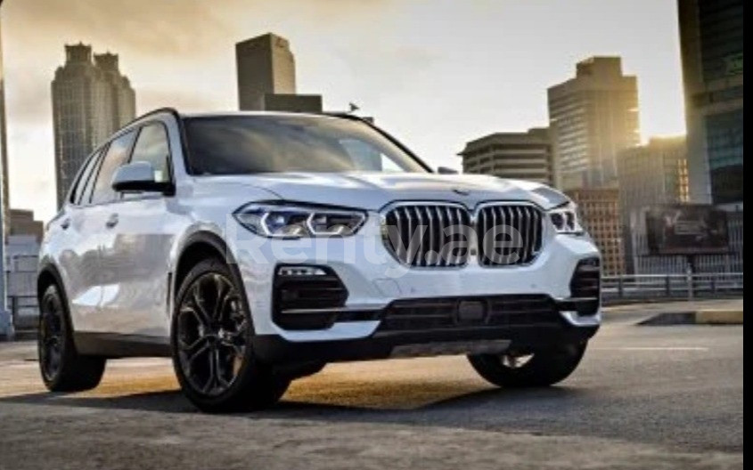 在沙迦租赁白色 BMW X5