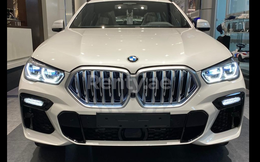 Weiß BMW X6 zur Miete in Dubai