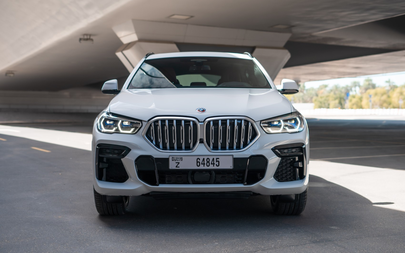 Blanco BMW X6 en alquiler en Dubai 0