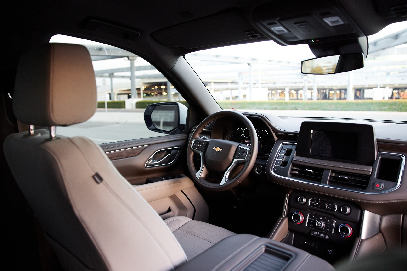 Weiß Chevrolet Tahoe zur Miete in Abu-Dhabi 11