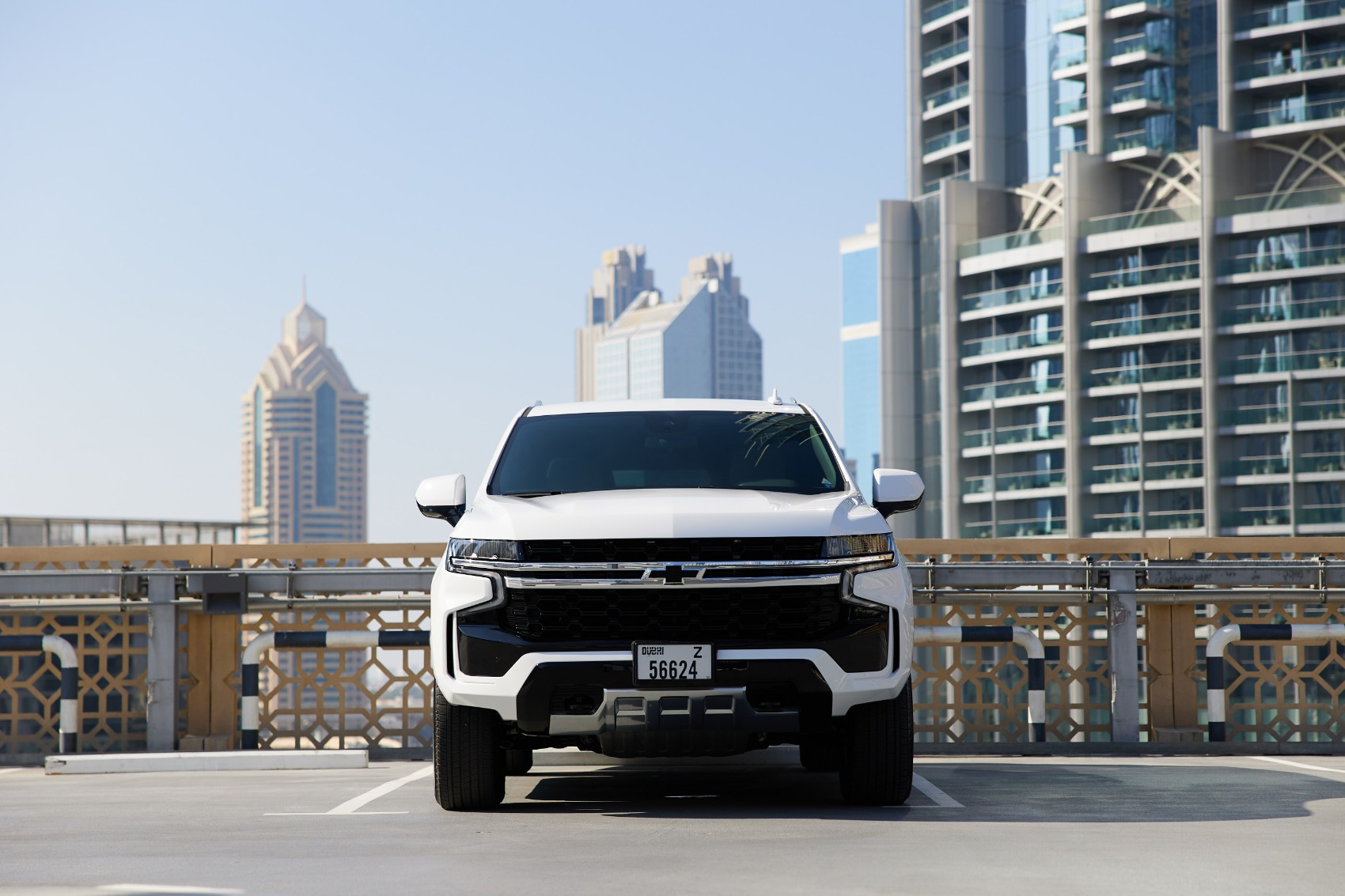 Blanc Chevrolet Tahoe en location à Sharjah 0