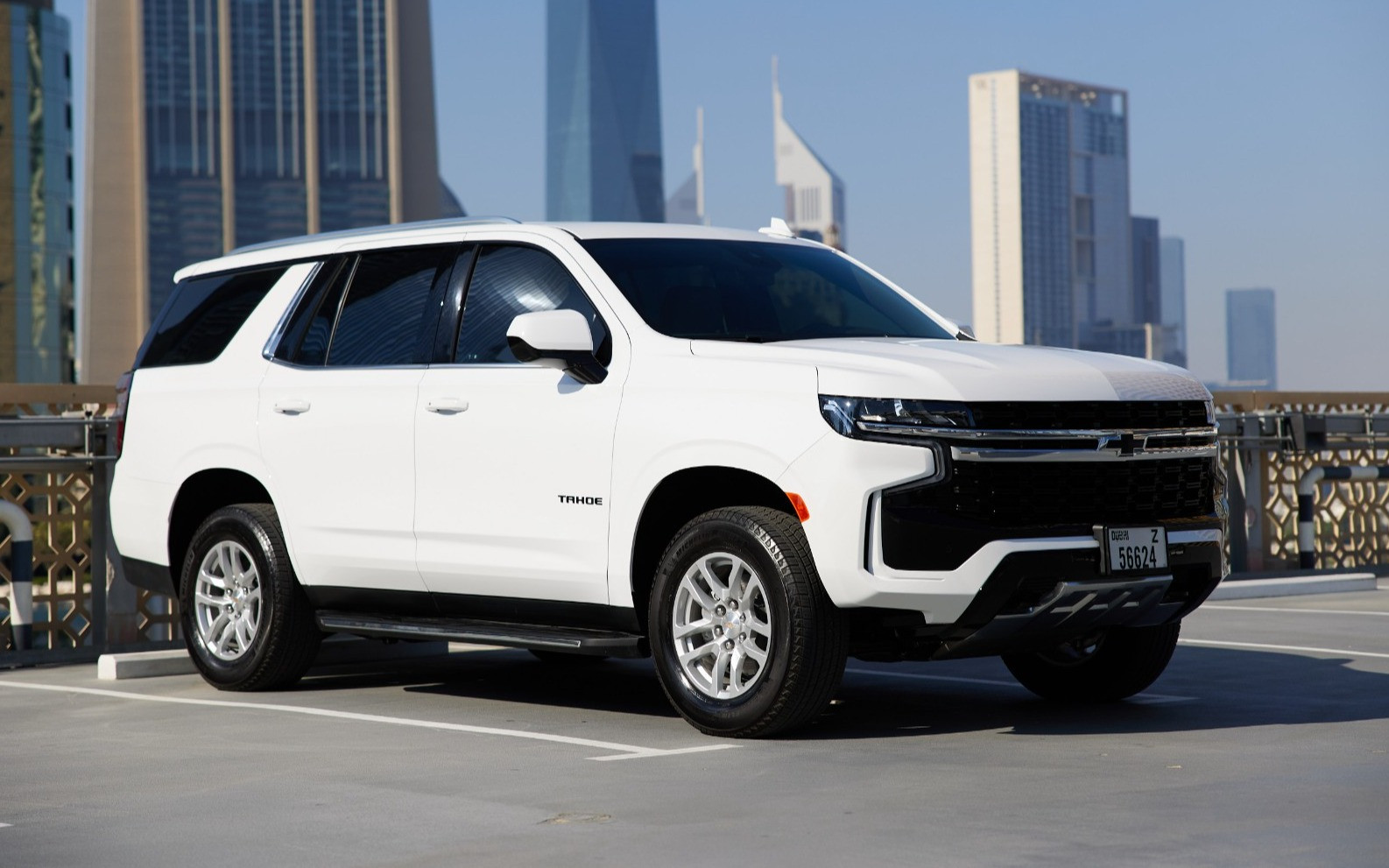 أبيض Chevrolet Tahoe للإيجار في أبو ظبي