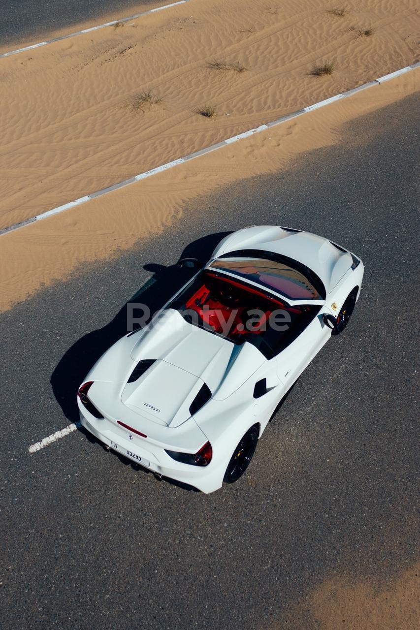 Weiß Ferrari 488 Spyder zur Miete in Abu-Dhabi 2