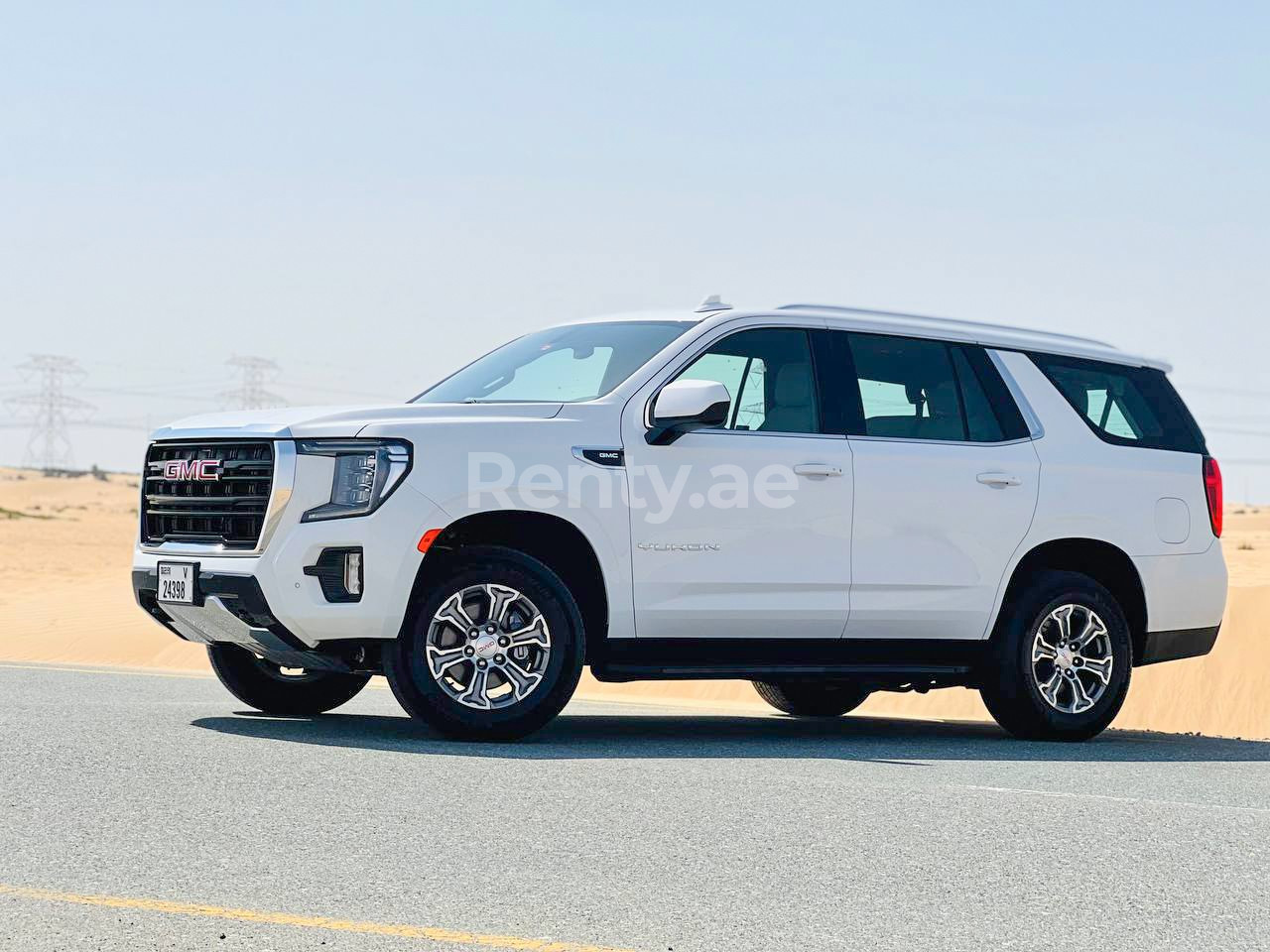 Weiß GMC Yukon zur Miete in Dubai 2