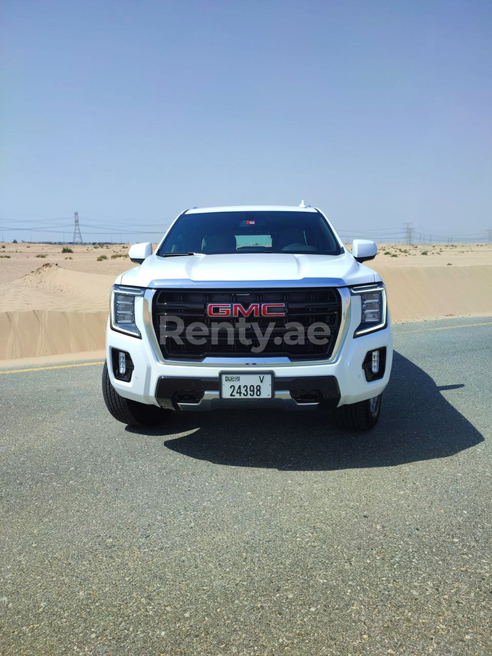 Blanc GMC Yukon en location à Abu-Dhabi 8