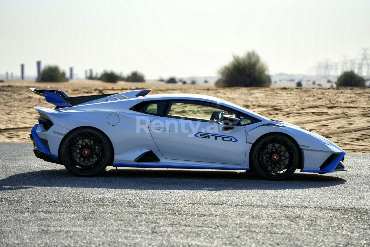 Weiß Lamborghini Huracan STO zur Miete in Dubai 2