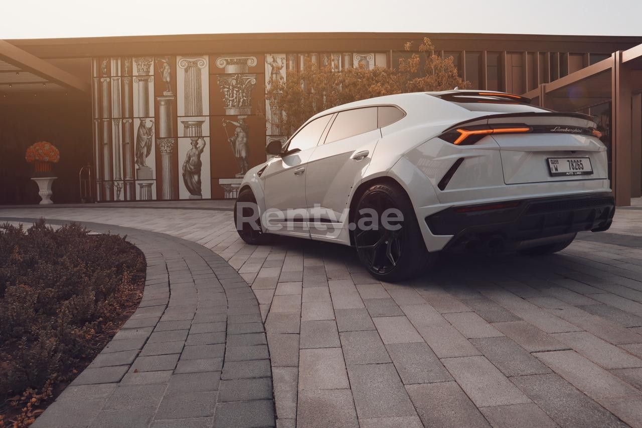 أبيض Lamborghini Urus Novitec للإيجار في أبو ظبي 3