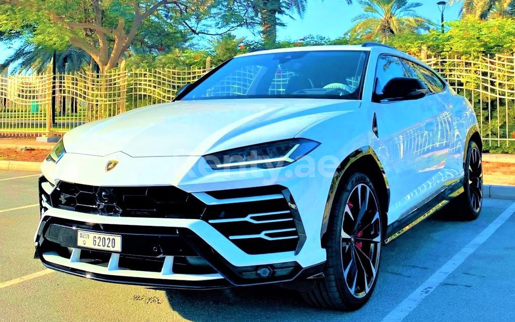 Weiß Lamborghini Urus zur Miete in Abu-Dhabi