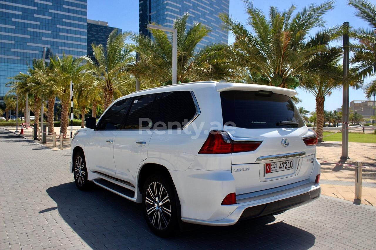 Weiß Lexus LX 570 Signature zur Miete in Abu-Dhabi 0