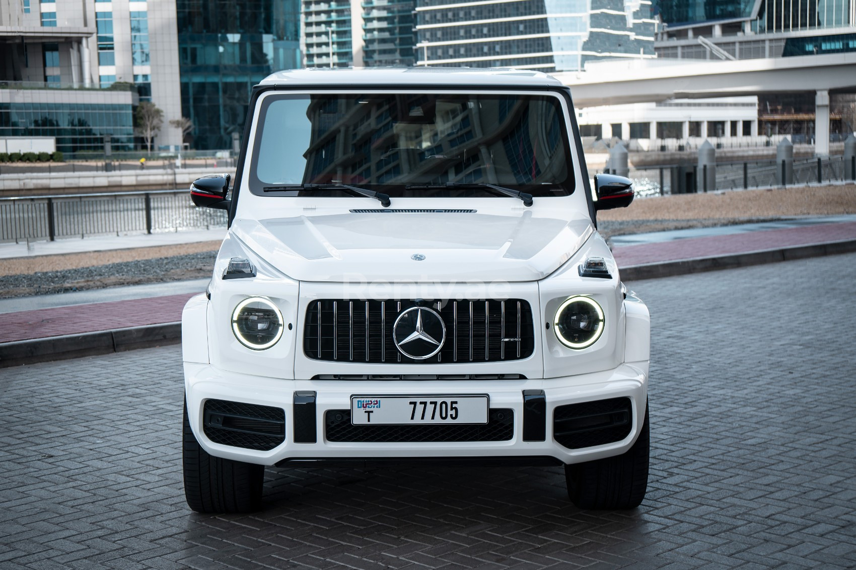 أبيض Mercedes-Benz G63 Edition One للإيجار في أبو ظبي 0