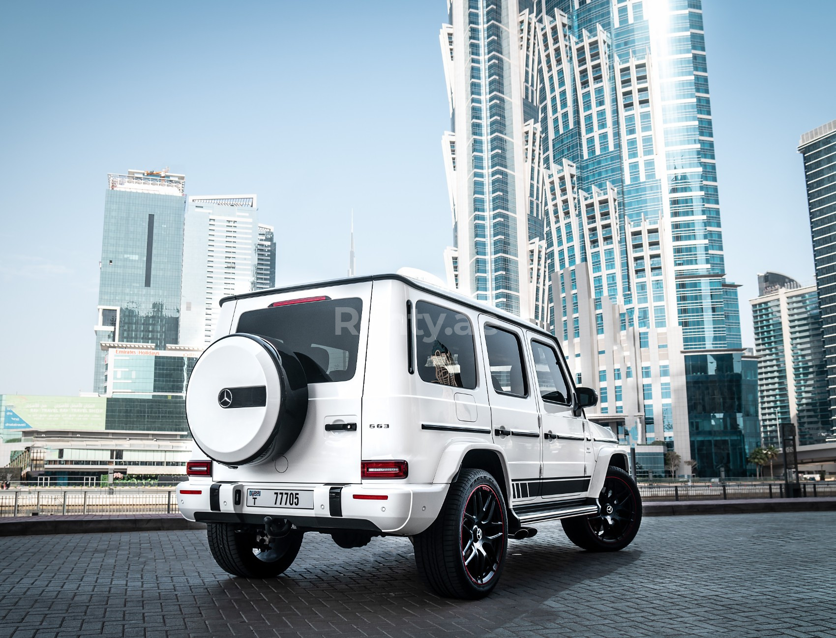 在阿布扎比租赁白色 Mercedes-Benz G63 Edition One 1