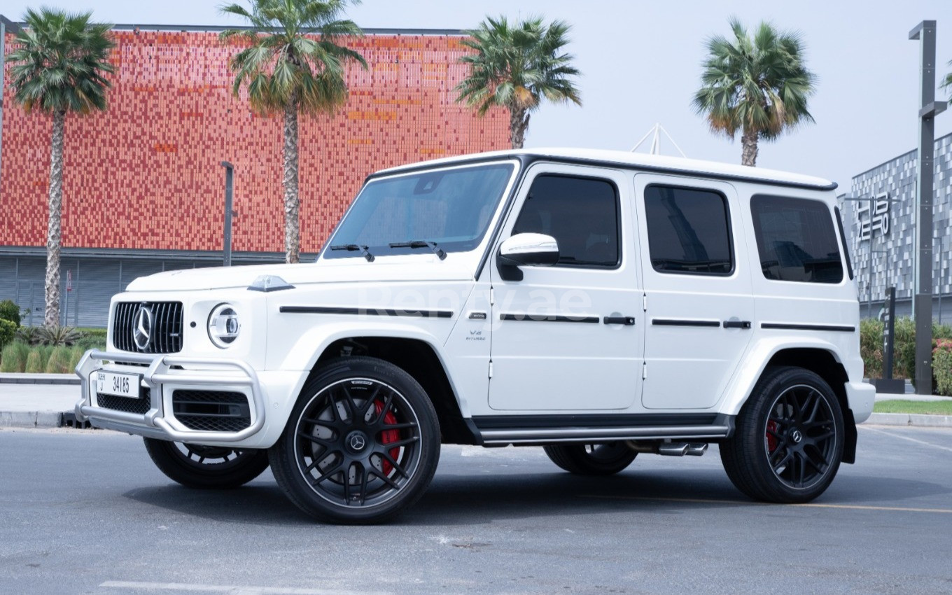 Blanco Mercedes-Benz G 63 en alquiler en Dubai