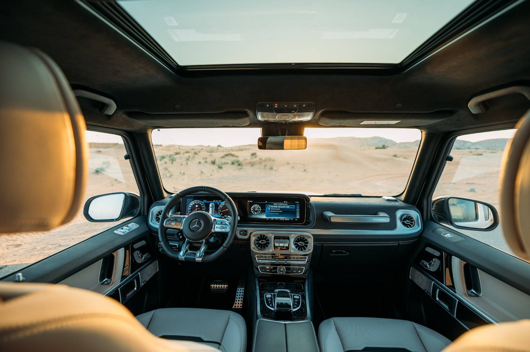 Blanc Mercedes G63 AMG en location à Abu-Dhabi 6