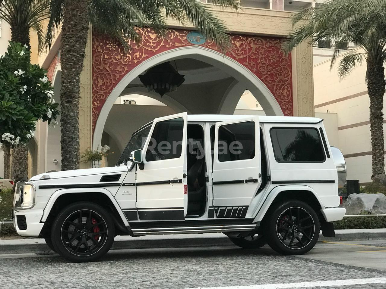 在迪拜租赁白色 Mercedes G 63 edition 4