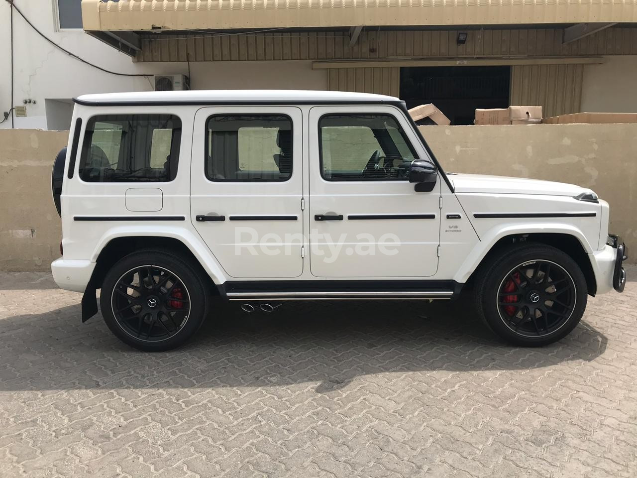 Weiß Mercedes G63 AMG zur Miete in Dubai 3