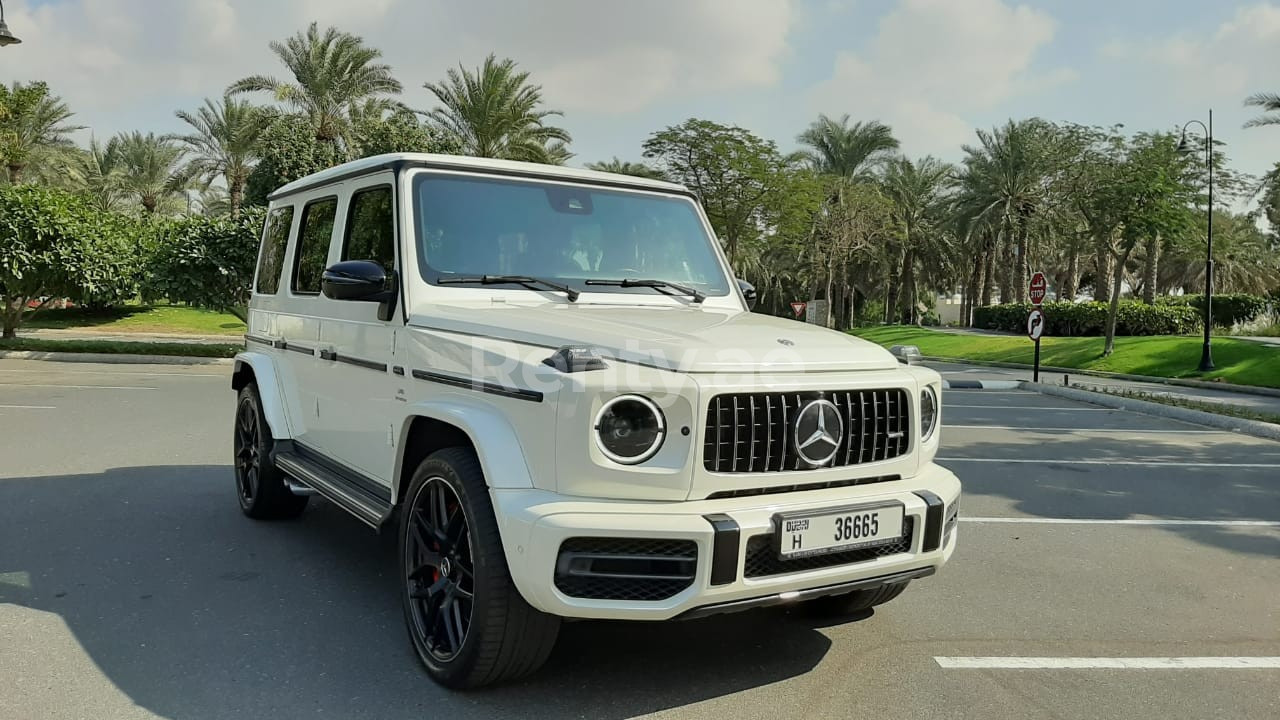 Weiß Mercedes G 63 Night Packge zur Miete in Abu-Dhabi 2