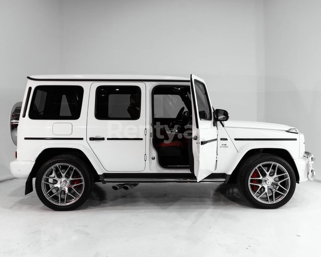 在迪拜租赁白色 Mercedes G class 2