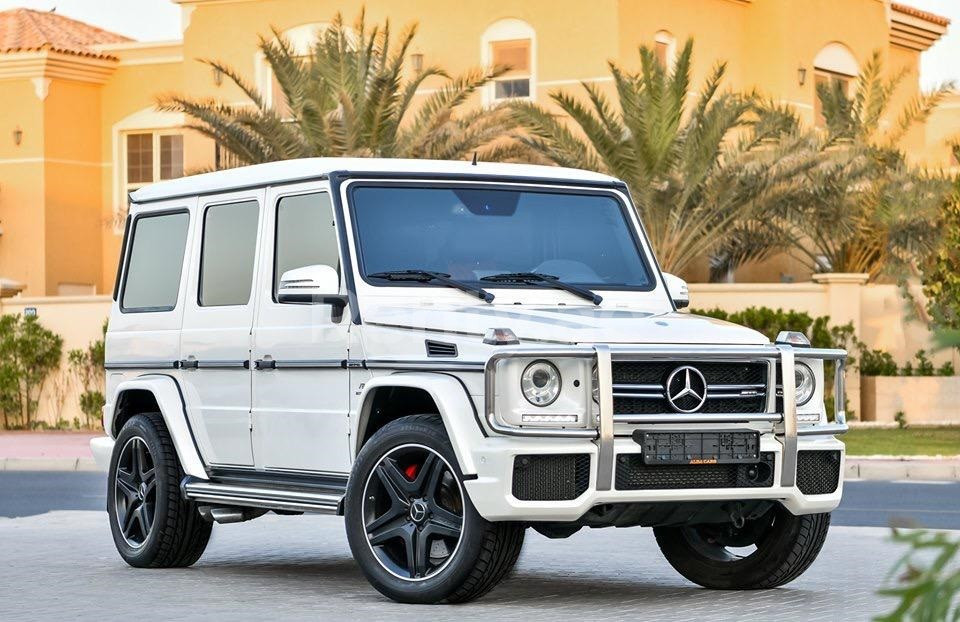 أبيض Mercedes G63 AMG للإيجار في دبي 2