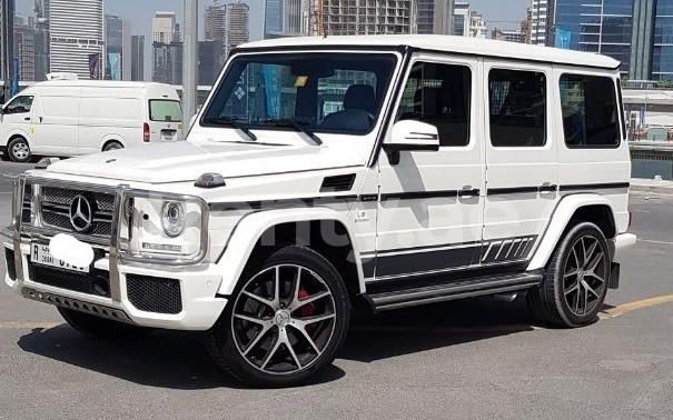 Blanc Mercedes G63 en location à Abu-Dhabi