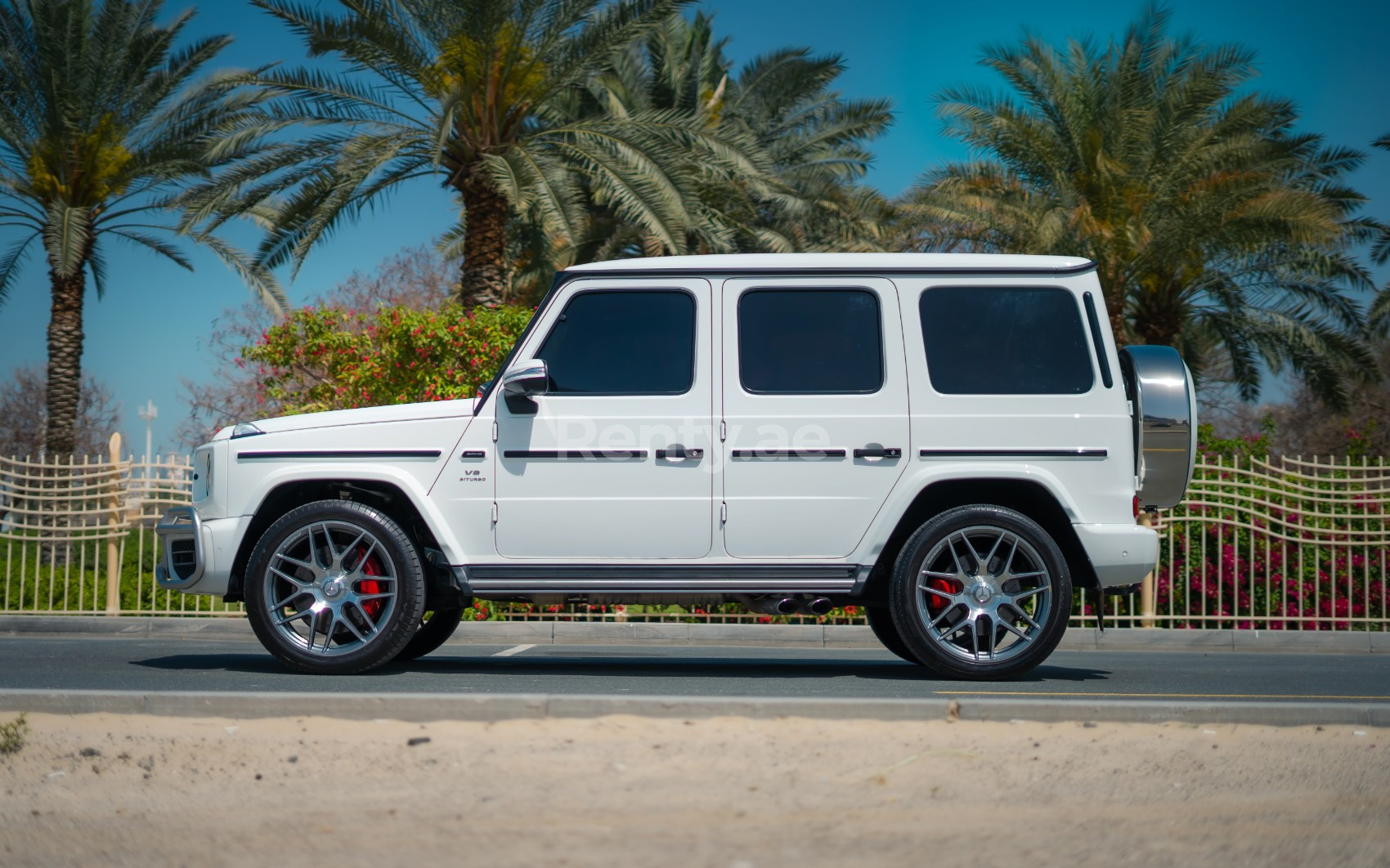 Blanc Mercedes G63 AMG en location à Sharjah 2