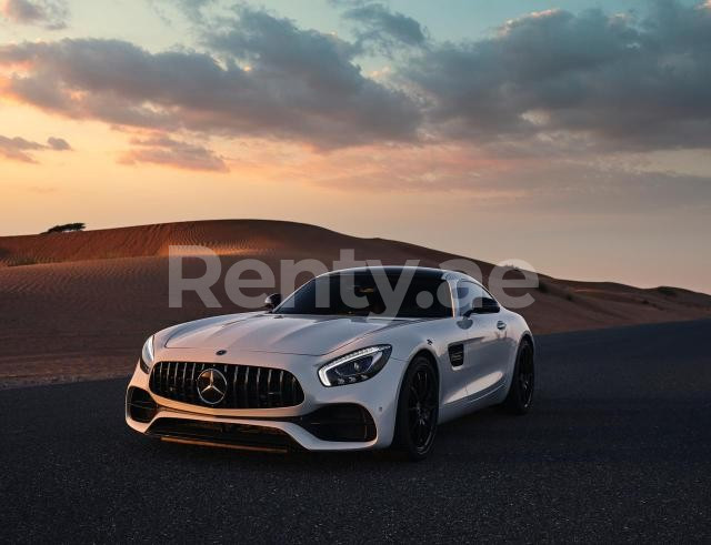 أبيض Mercedes GTS للإيجار في دبي 0