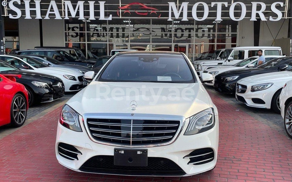 Weiß Mercedes S Class zur Miete in Abu-Dhabi