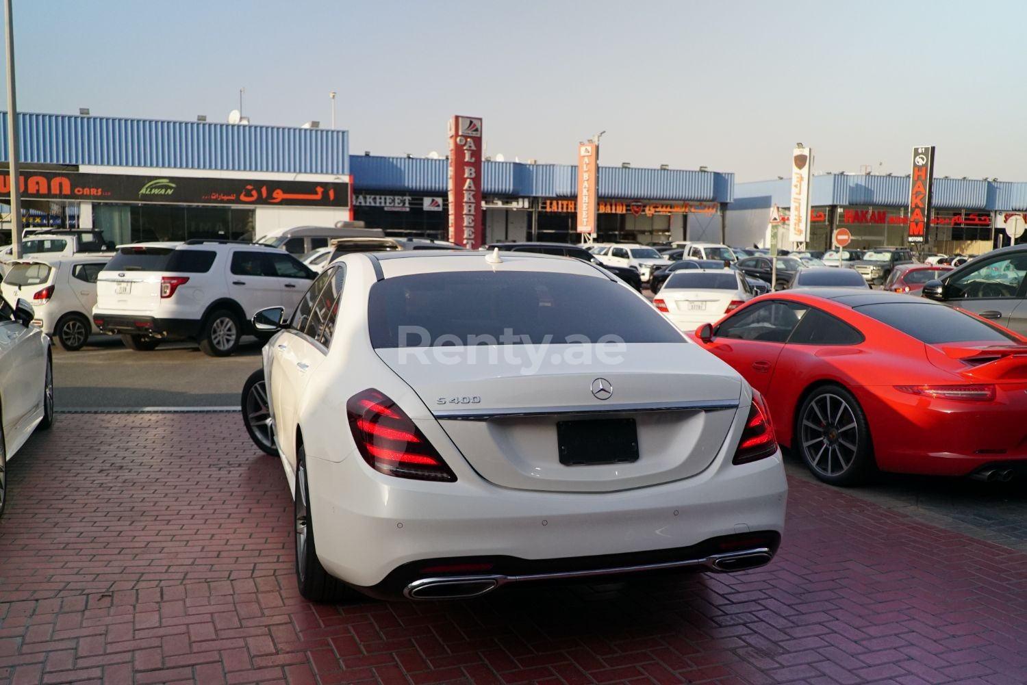 Blanc Mercedes S Class en location à Sharjah 1