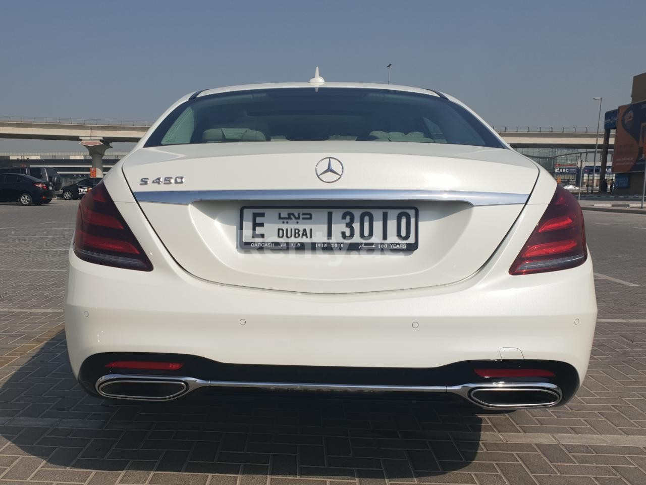 أبيض Mercedes S Class للإيجار في أبو ظبي 0