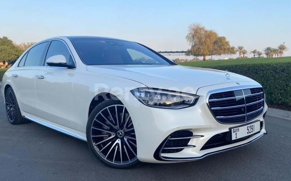 Белый new Mercedes S 500 AMG w223 в аренду в Абу-Даби