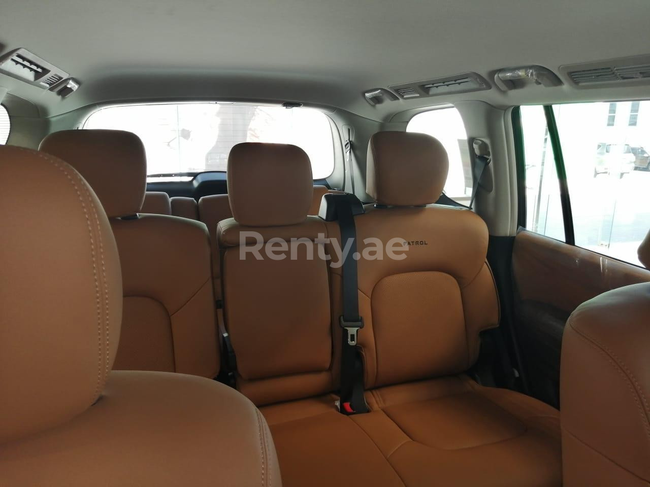 Weiß Nissan Patrol XE zur Miete in Sharjah 5