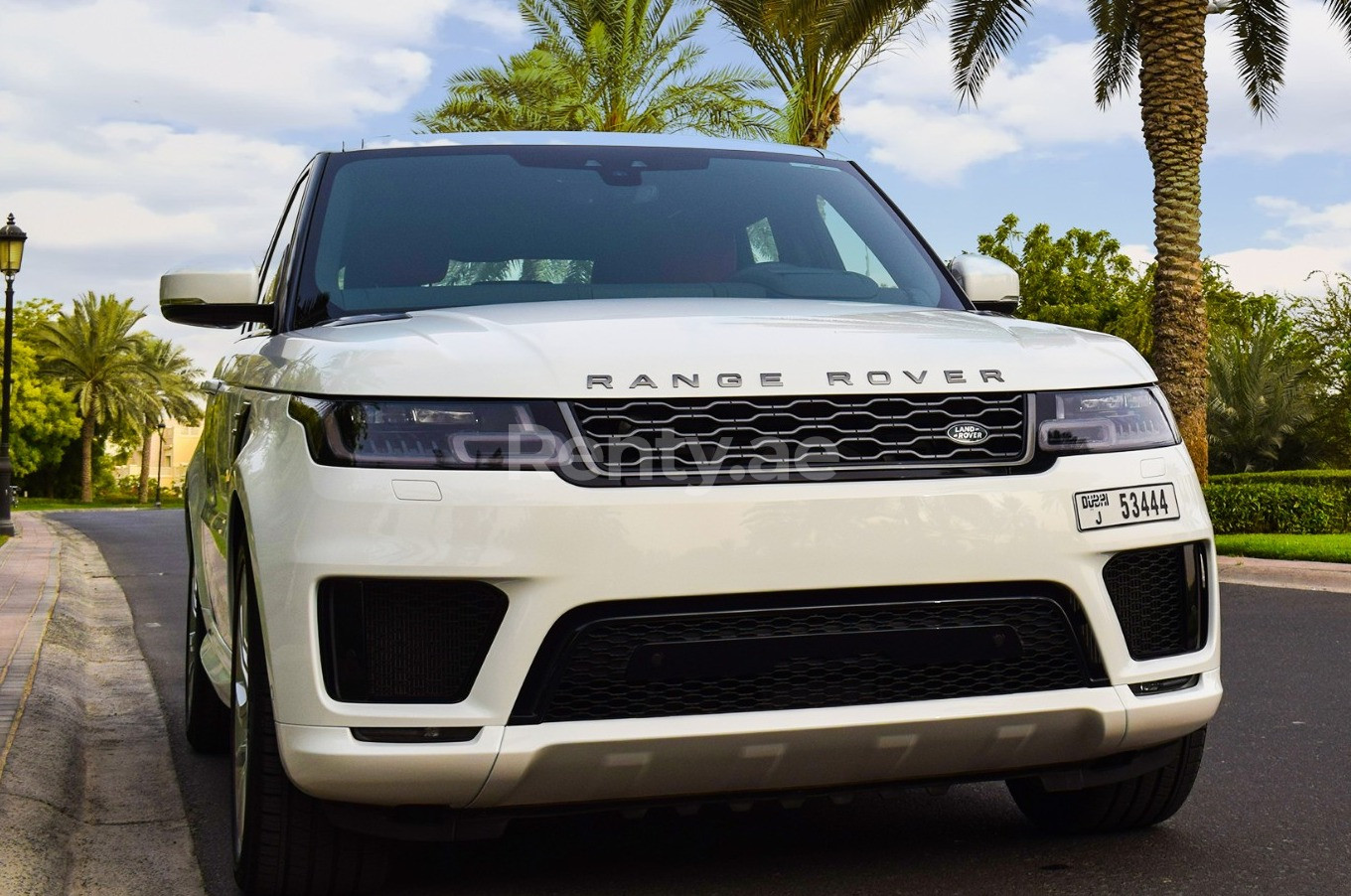 在沙迦租赁白色 Range Rover Sport Autobiography