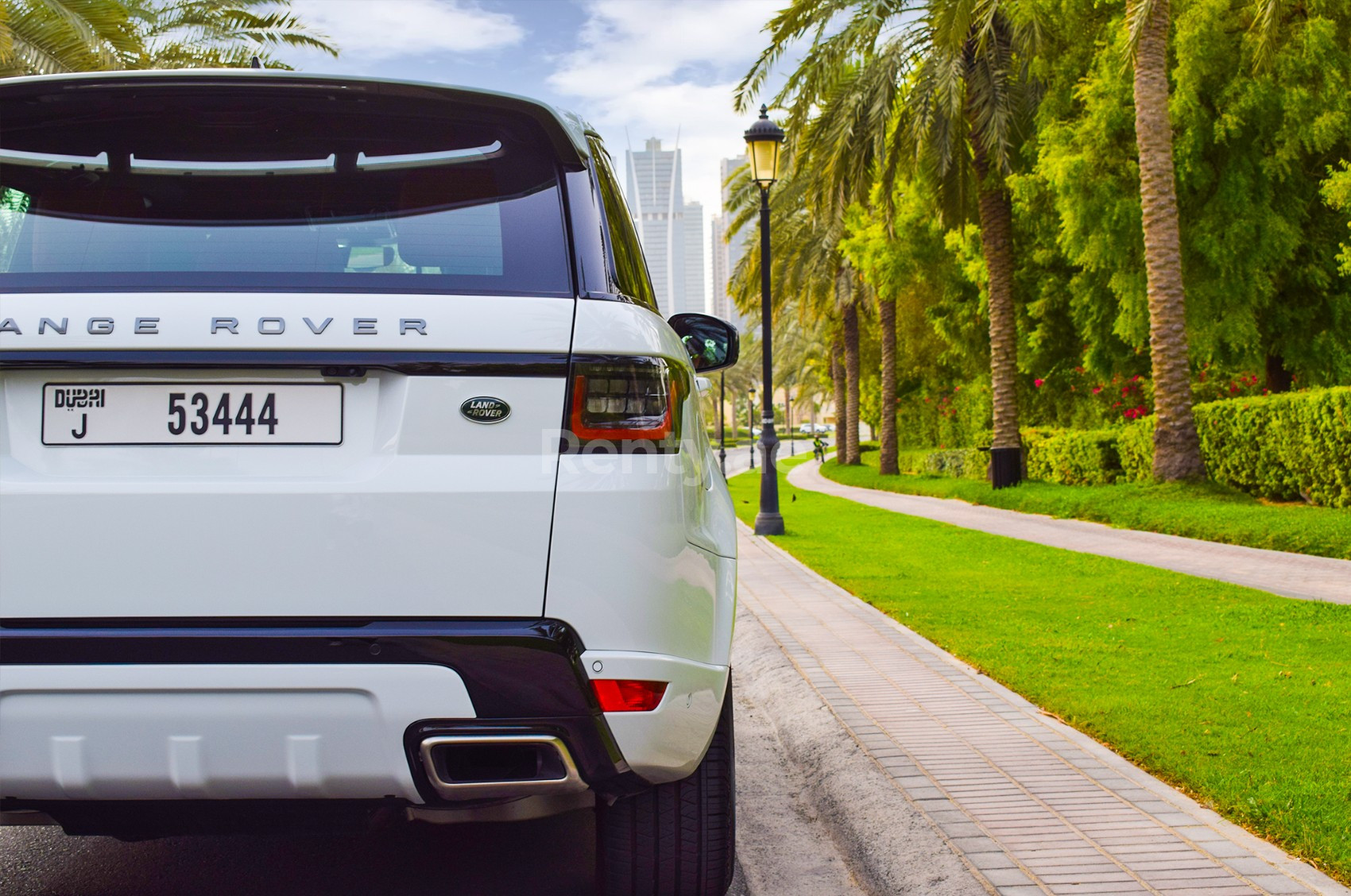 Weiß Range Rover Sport Autobiography zur Miete in Abu-Dhabi 0