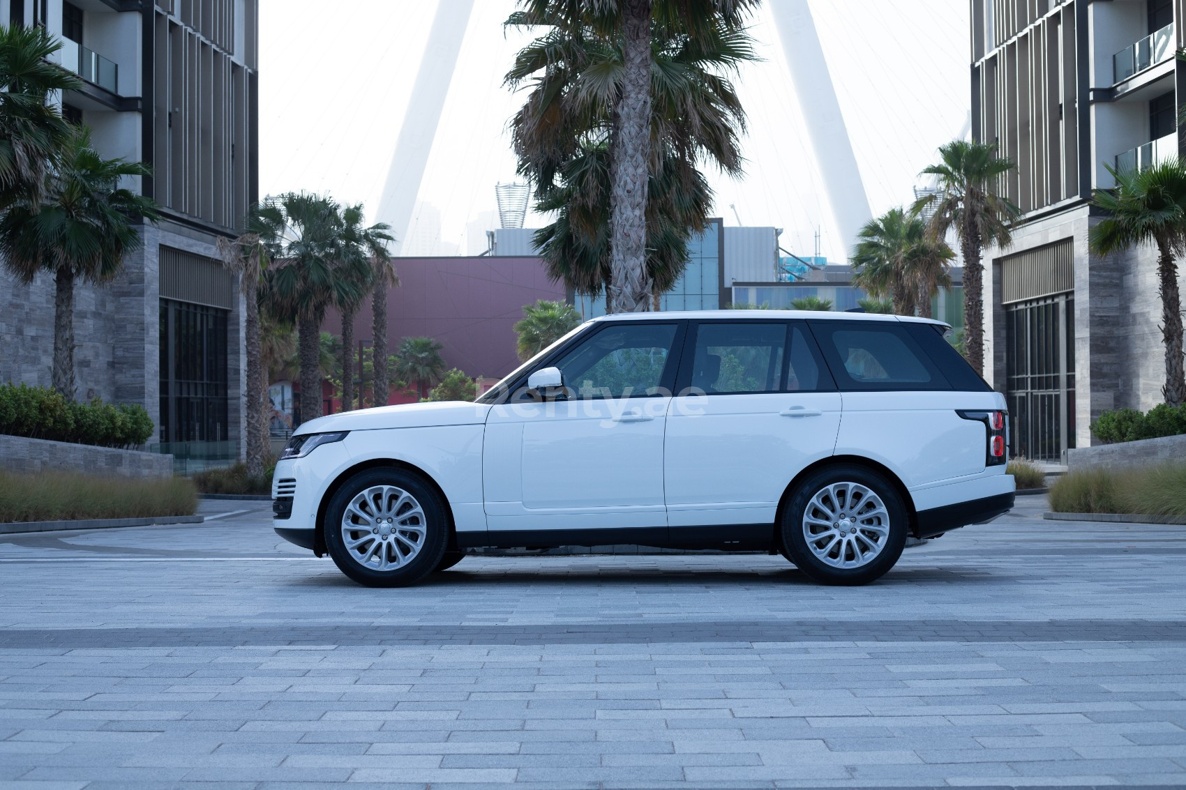 Blanco Range Rover Vogue en alquiler en Abu-Dhabi 2