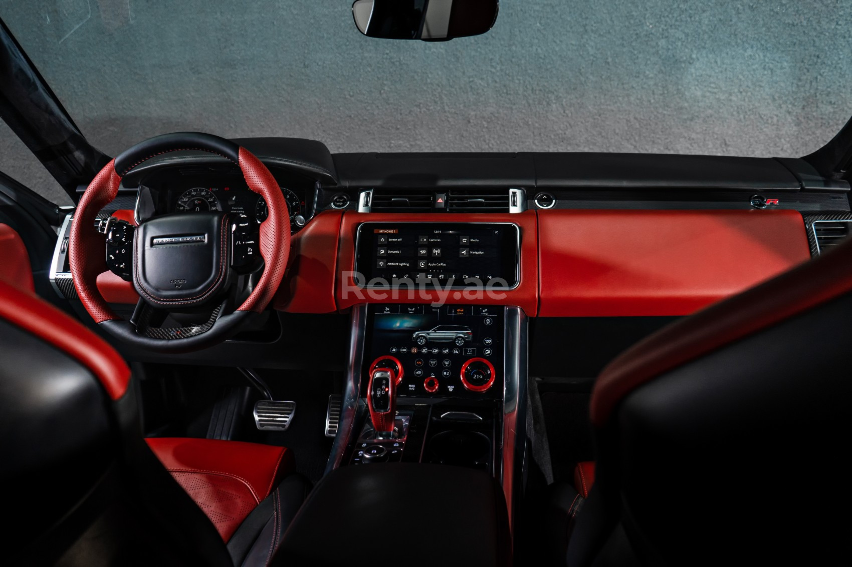 أبيض Range Rover Sport SVR للإيجار في أبو ظبي 3