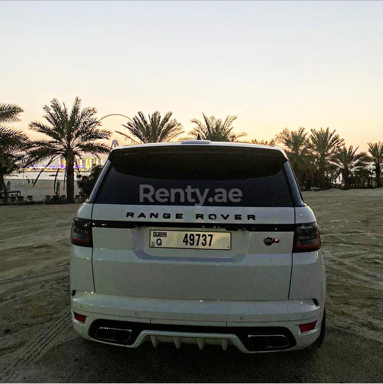 Blanco Range Rover Sport SVR Supercharged en alquiler en Abu-Dhabi 4