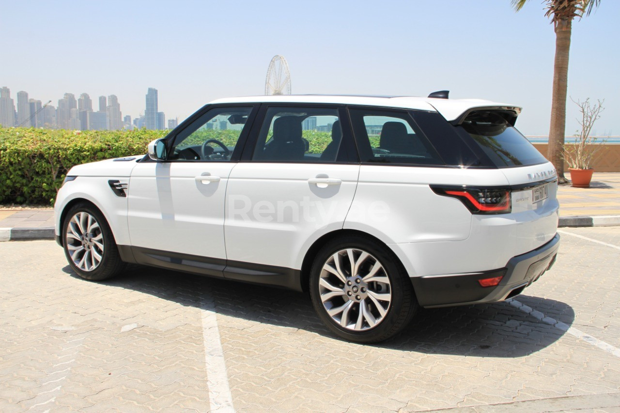 Blanc Range Rover Sport en location à Abu-Dhabi 1