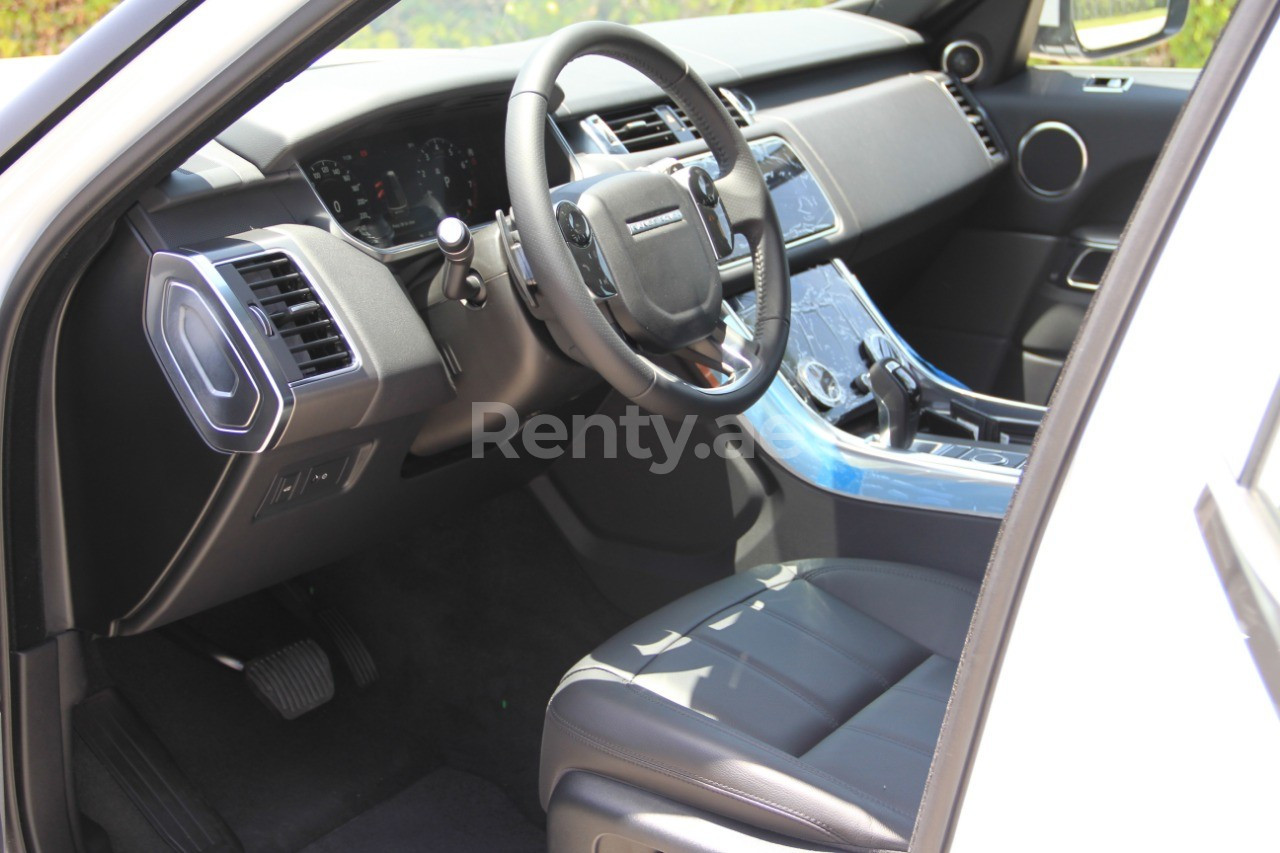 أبيض Range Rover Sport للإيجار في دبي 2