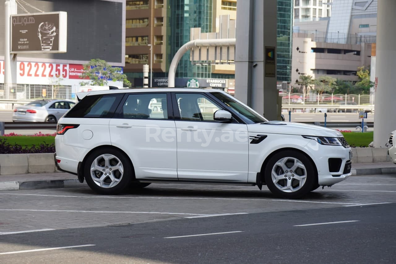 Blanc Range Rover Sport en location à Abu-Dhabi 1