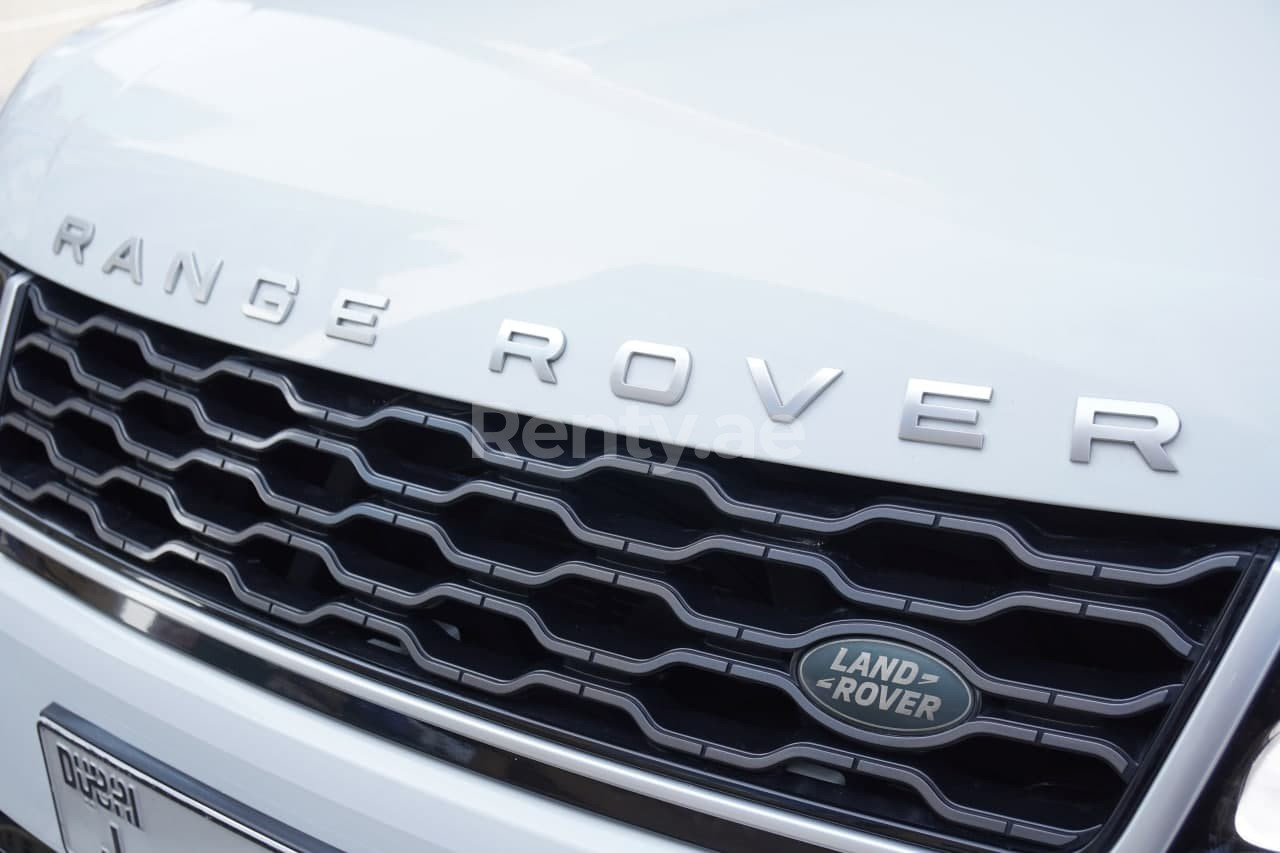 أبيض Range Rover Sport للإيجار في أبو ظبي 4