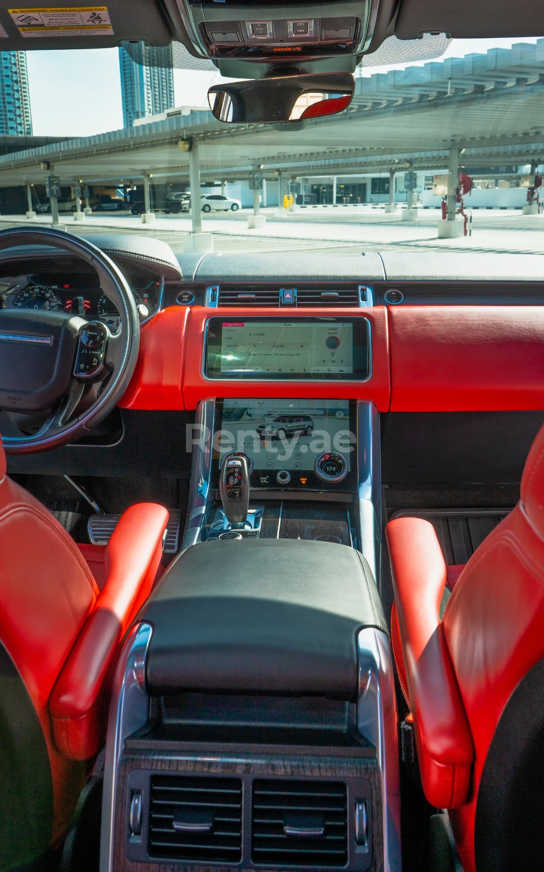 Bianca Range Rover Sport V8 in affitto a Dubai 5