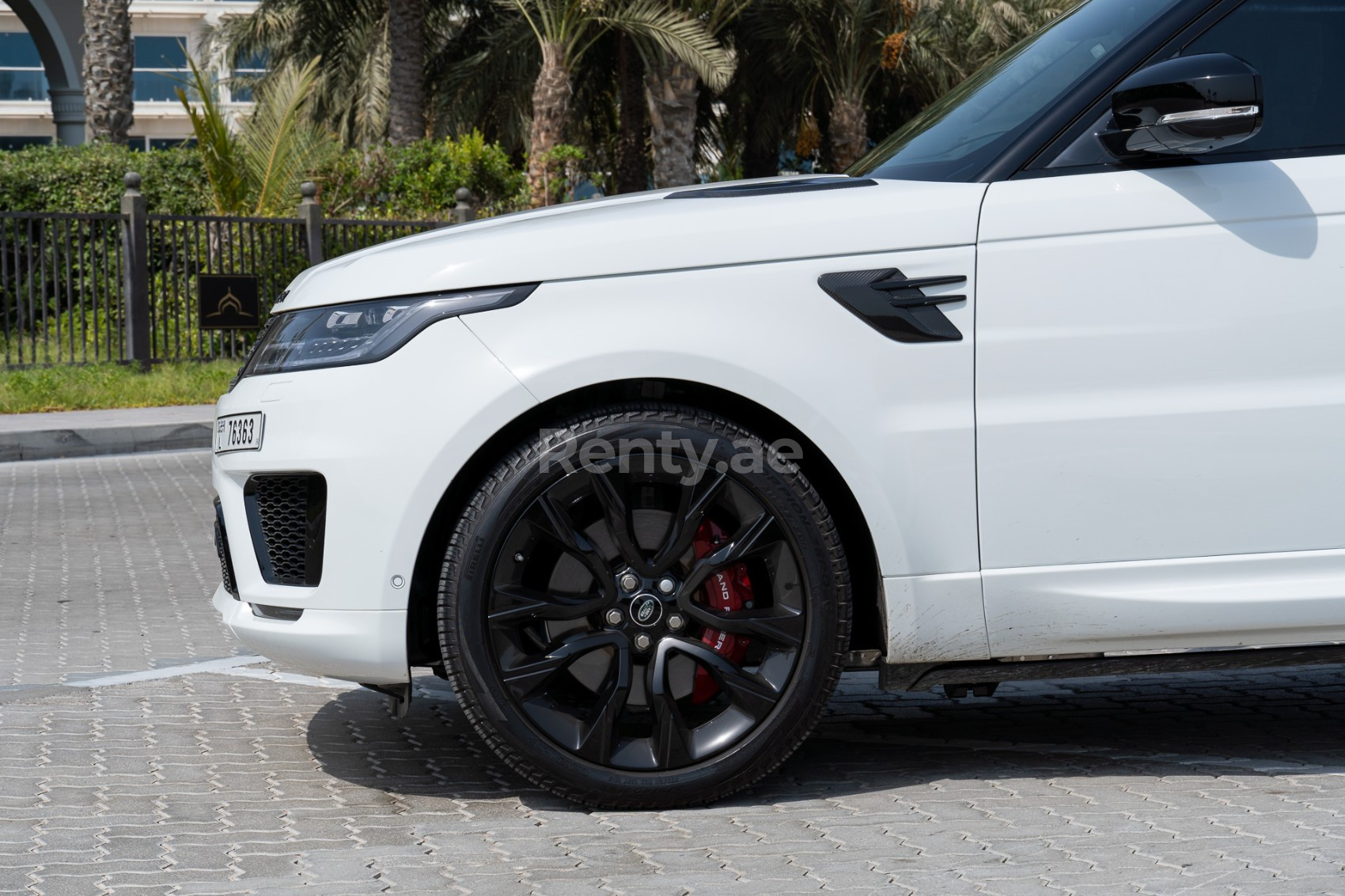 White Range Rover Sport for rent in Abu-Dhabi 4