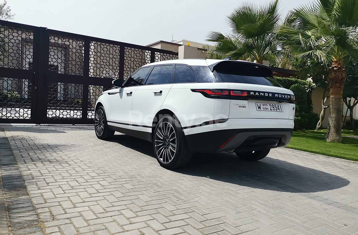 أبيض Range Rover Velar للإيجار في أبو ظبي 2