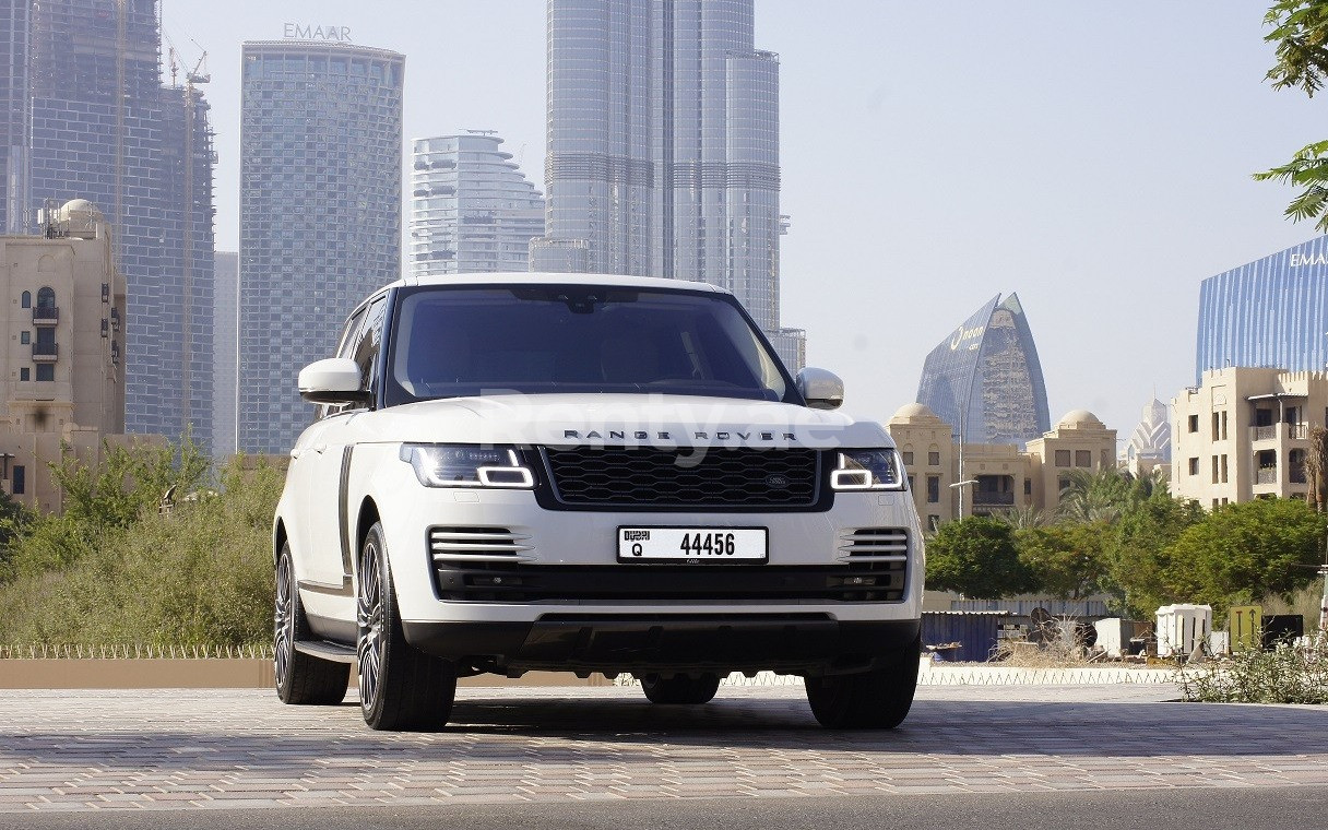 White Range Rover Vogue for rent in Sharjah