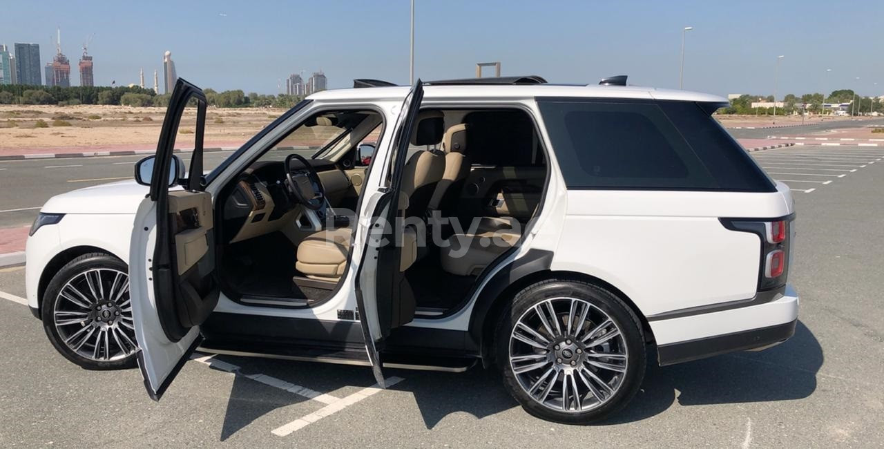 White Range Rover Vogue for rent in Abu-Dhabi 7