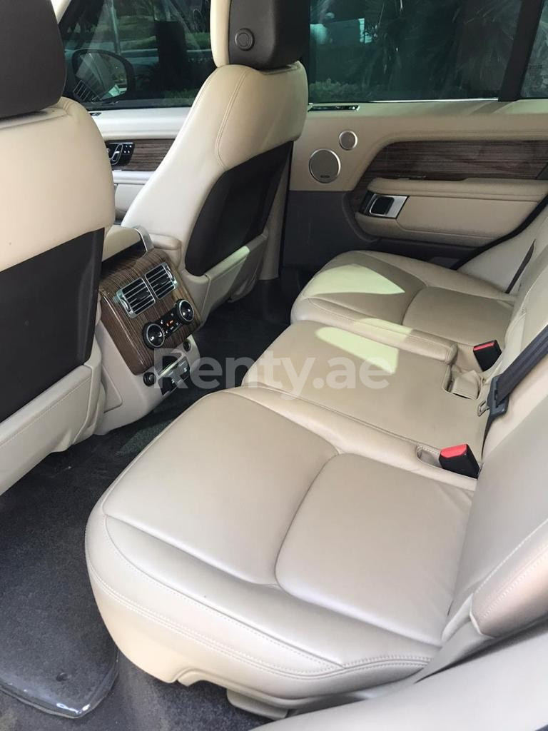 White Range Rover Vogue for rent in Dubai 1