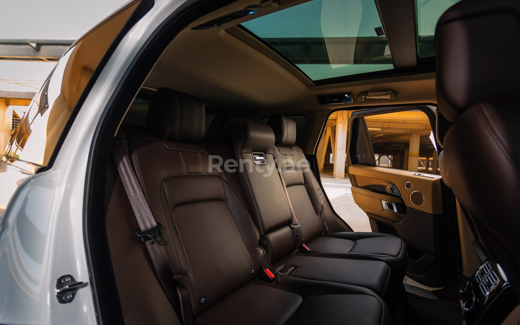 White Range Rover Vogue for rent in Dubai 5