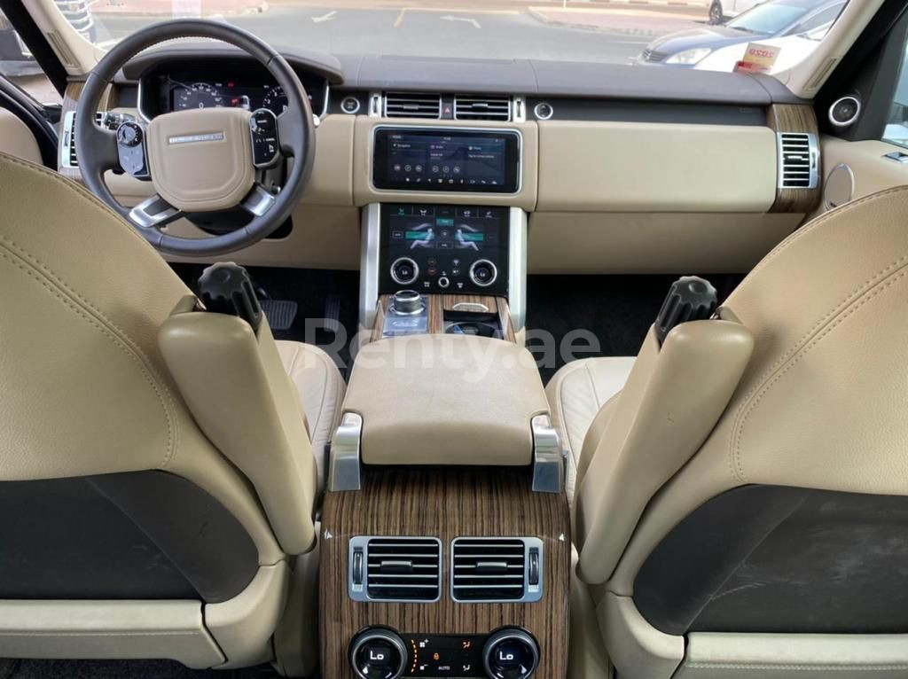 White Range Rover Vogue for rent in Abu-Dhabi 0