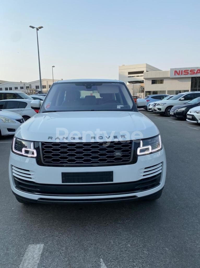 White Range Rover Vogue for rent in Dubai 4